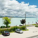Lepke Apartmanhaz Es Etterem 3* Tihany