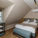Lepke Apartmanhaz Es Etterem 3* Tihany