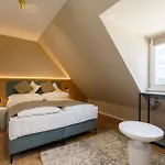 Lepke Apartmanhaz Es Etterem Guest house