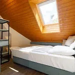 Guest house Lepke Apartmanhaz Es Etterem 3*