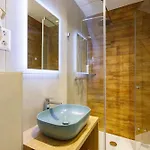 Lepke Apartmanhaz Es Etterem Guest house Tihany