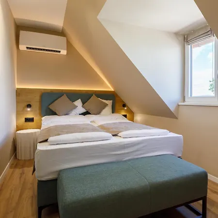 Guest house Lepke Apartmanhaz Es Etterem Tihany