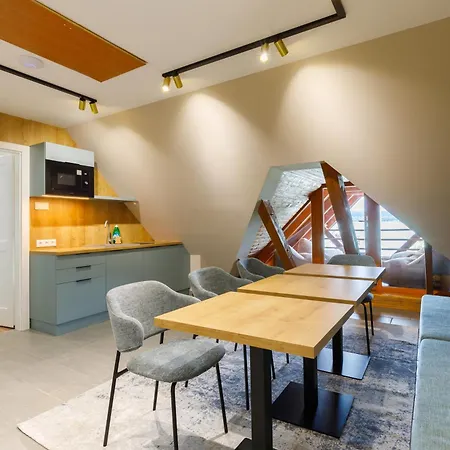 Lepke Apartmanhaz Es Etterem