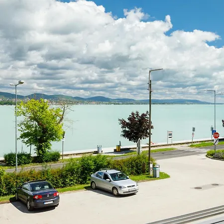 Lepke Apartmanhaz Es Etterem 3* Tihany