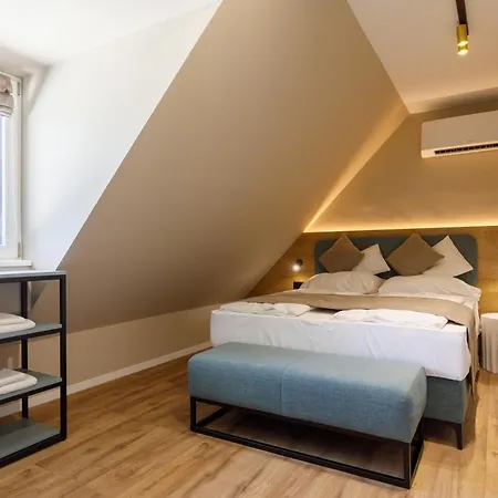 Gasthof Lepke Apartmanhaz Es Etterem Tihany