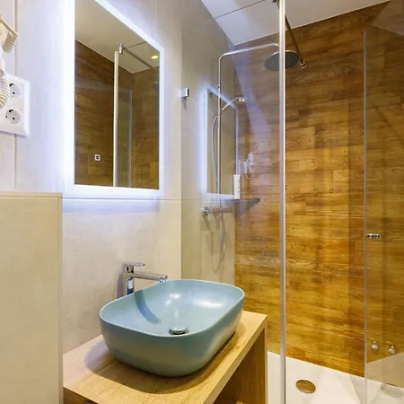 Lepke Apartmanhaz Es Etterem Gasthof Tihany