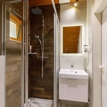 Lepke Apartmanhaz Es Etterem Tihany