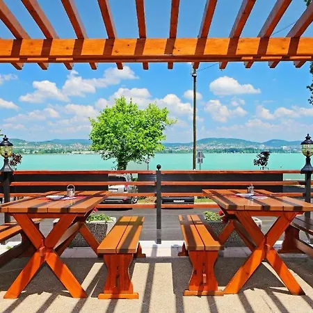 Lepke Apartmanhaz Es Etterem Gasthof 3*