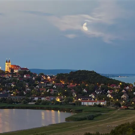 Lepke Apartmanhaz Es Etterem Penzion Tihany
