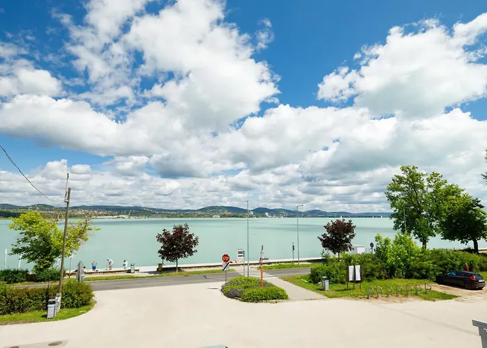 Lepke Apartmanhaz Es Etterem Tihany