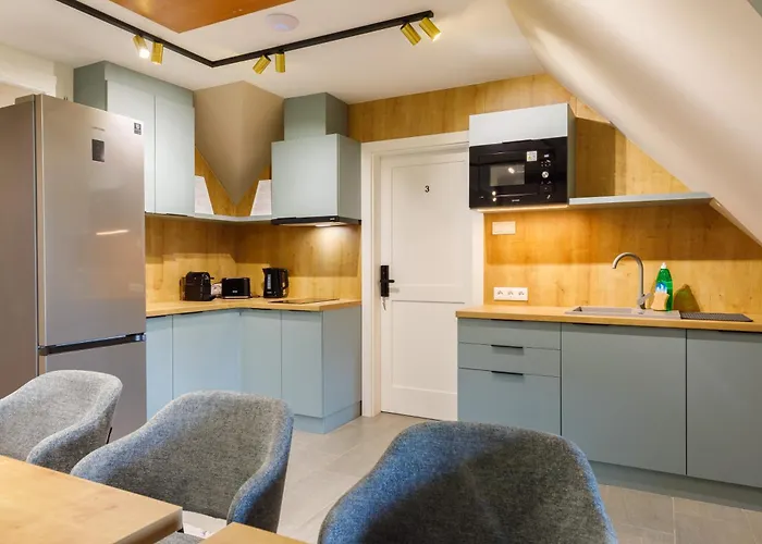 Lepke Apartmanhaz Es Etterem Gasthof Tihany