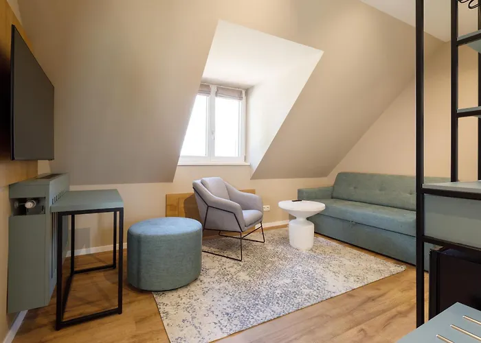 Lepke Apartmanhaz Es Etterem 3* Tihany