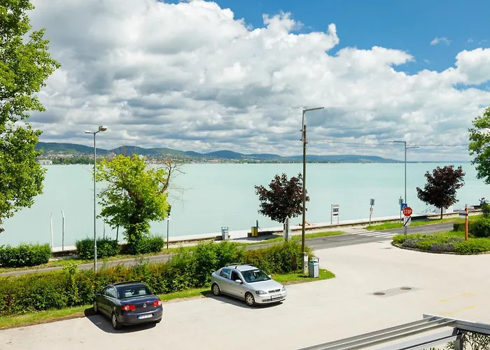 Lepke Apartmanhaz Es Etterem 3* Tihany