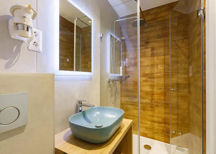 Lepke Apartmanhaz Es Etterem Gasthof Tihany