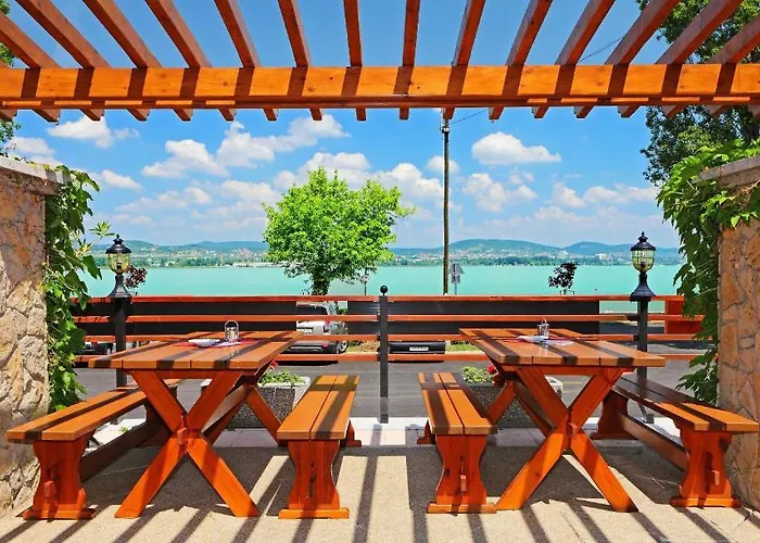 Lepke Apartmanhaz Es Etterem Gasthof 3*